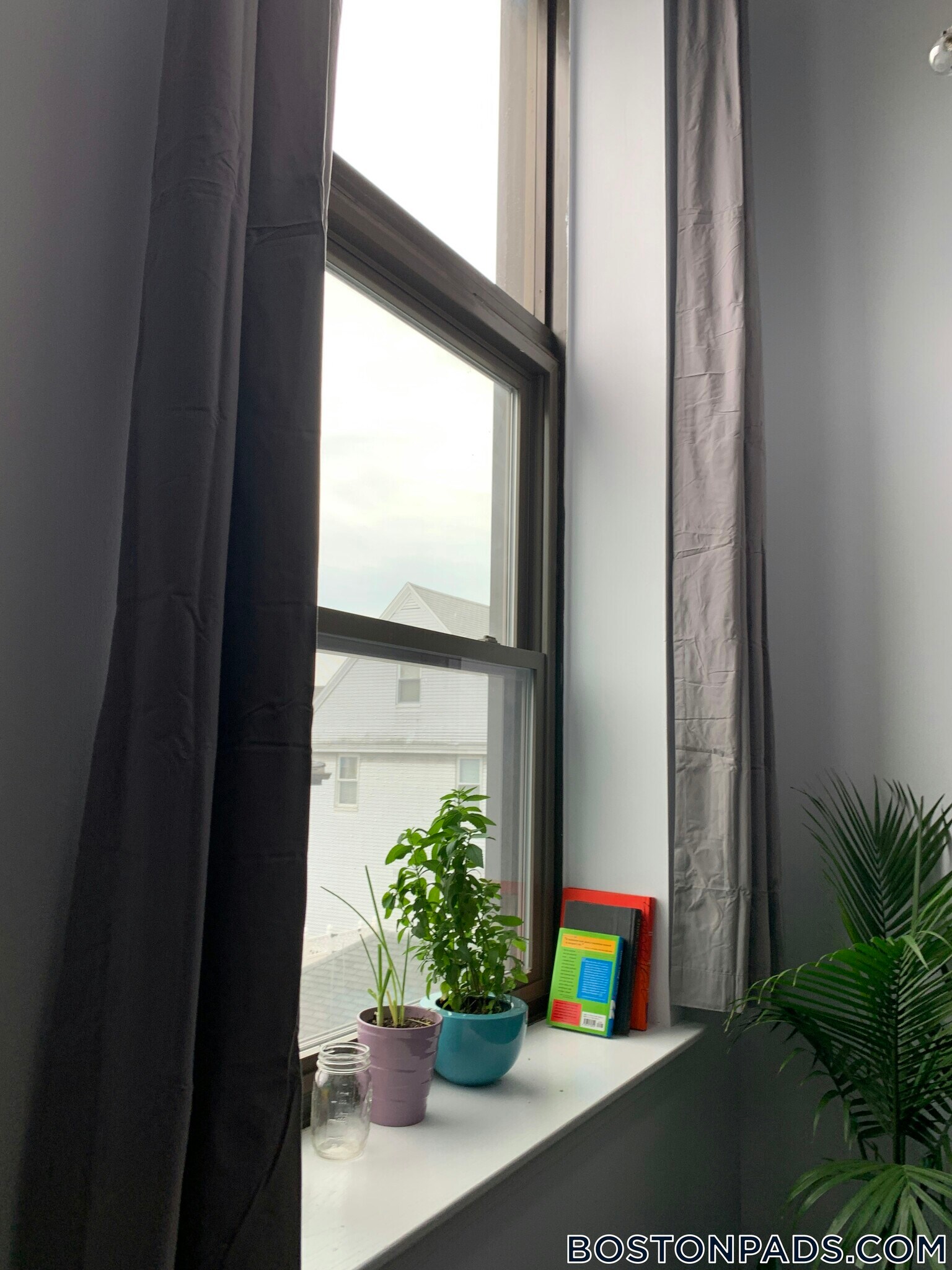 Building Photo - 12 Locust St