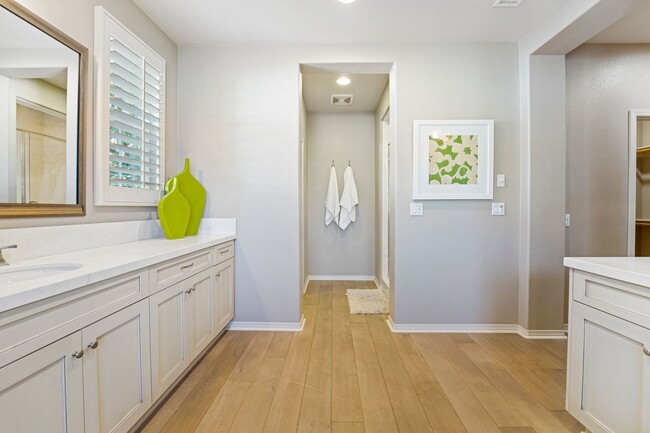Building Photo - Exceptional Remodeled & Professionally Fur...