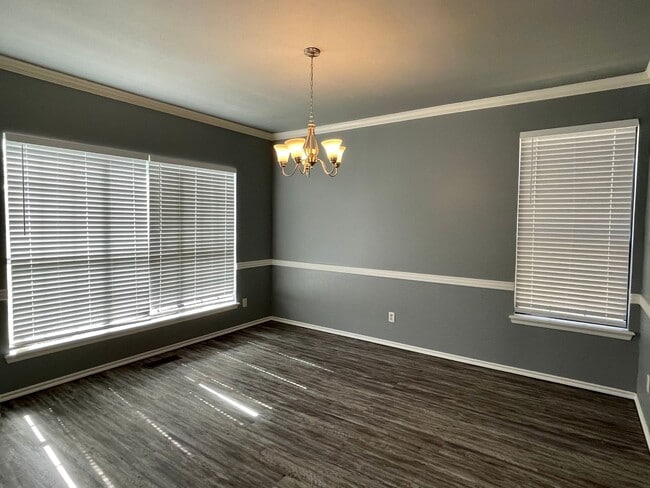 Building Photo - Large 3 Bed 3 Bath Home with an Office in ...
