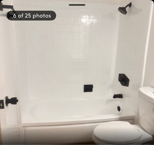 Building Photo - 20880 Ventura Blvd