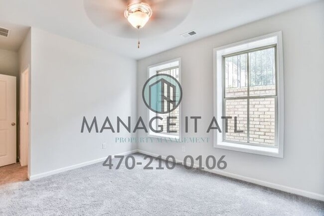 Building Photo - Elegant 4 Bedroom Townhome in Prime Location in Dorvaville