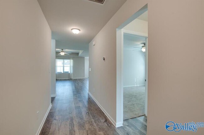 Building Photo - 123 Daymark Dr