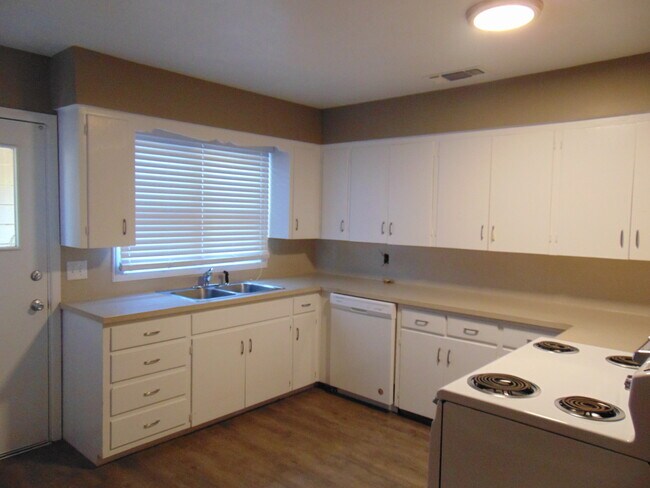 Building Photo - PRE-LEASE NOW FOR LATE JULY MOVE-IN - 3707 24th Street