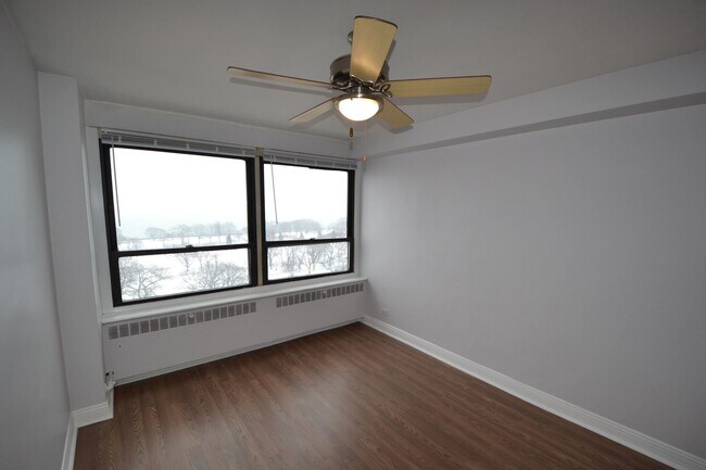 Building Photo - 4180 N Marine Dr
