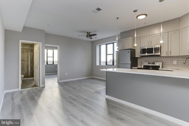 Building Photo - 400 N Highland Ave