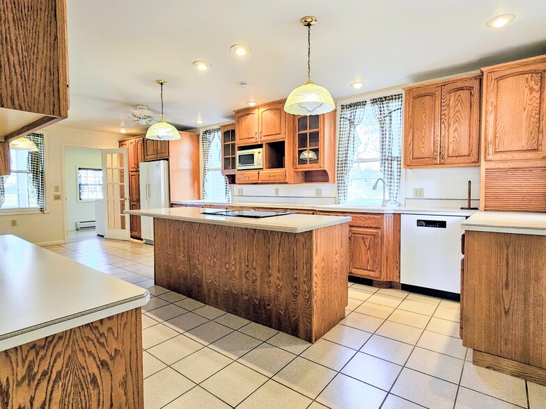 Building Photo - 461 W Main Ave