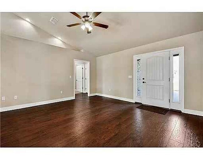 Building Photo - Gorgeous Brick Home located in the much desired West Wortham Elementary School area