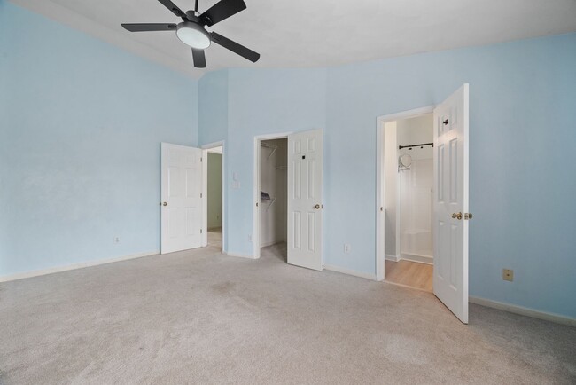 Building Photo - Townhouse, 2 bedroom, 2.5 baths in Yorktow...