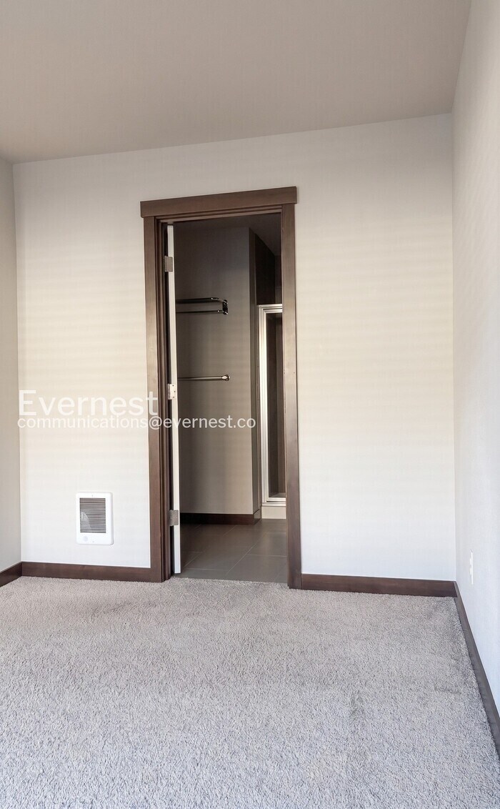 Building Photo - 129 SW 185th Ln