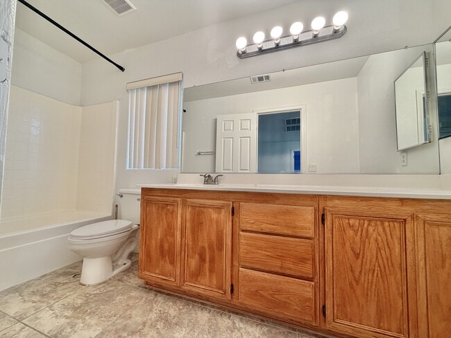 Building Photo - 2952 Jacaranda Dr