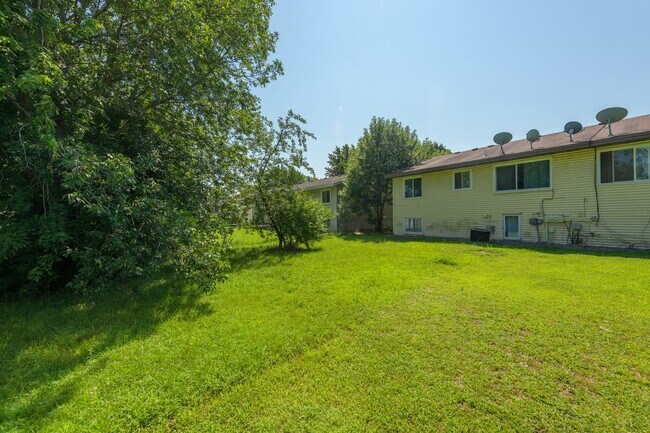 Building Photo - 6124 73rd Ave N