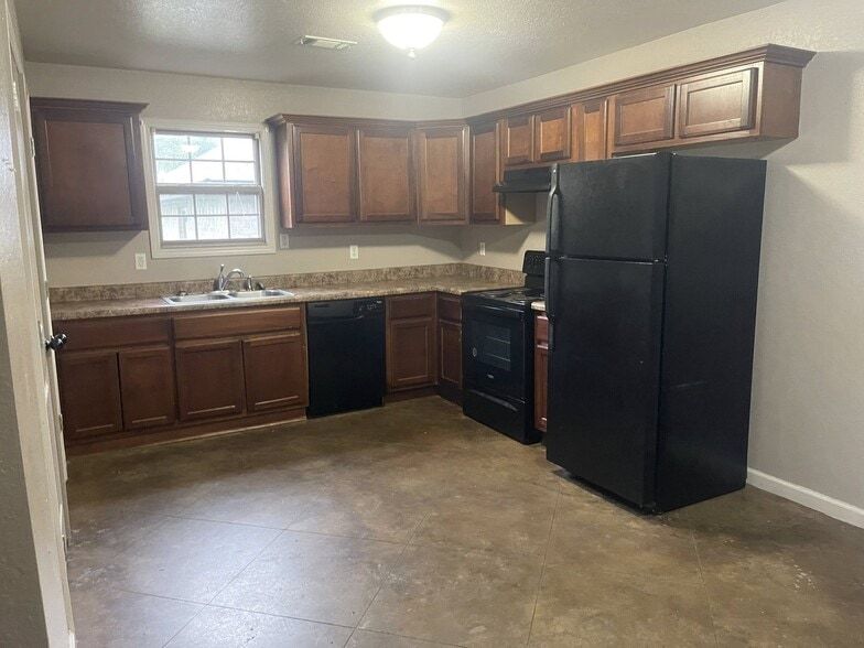 Building Photo - 718 S 6th St