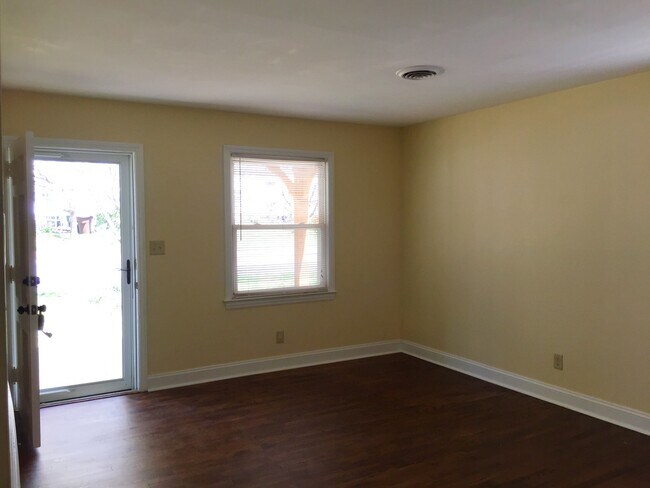 Building Photo - 4323 Cornell Ave