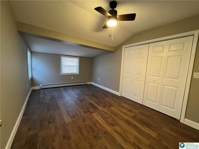 Building Photo - 3790 Redbud Dr