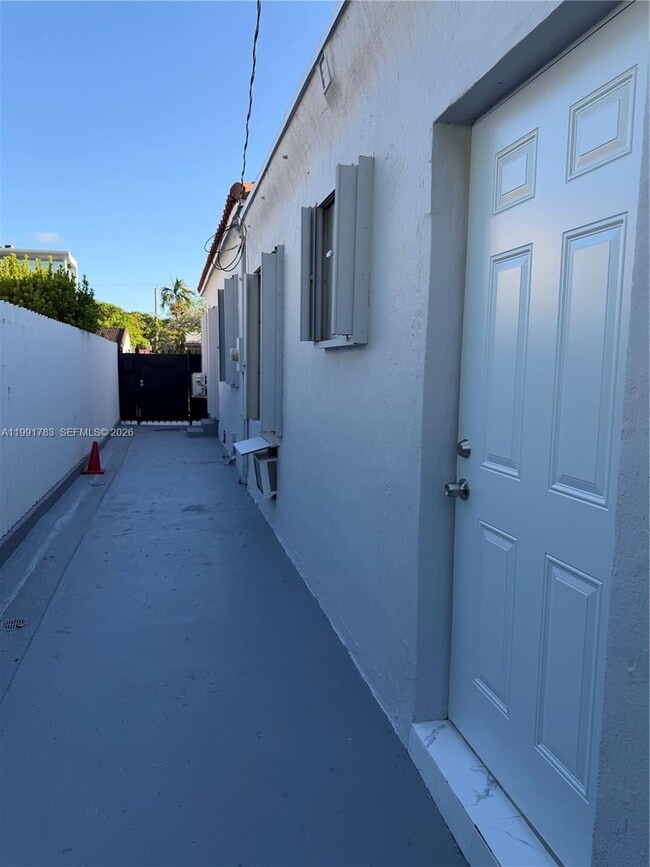 Building Photo - 1765 SW 21st St