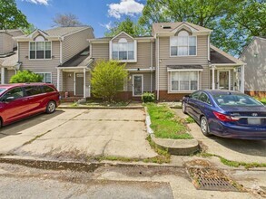 Building Photo - Beautiful 2 Bedroom 2.5 Bathroom Townhome ...