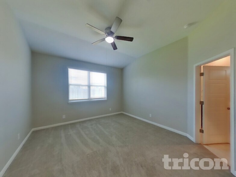 Building Photo - 13307 Badlands Bnd