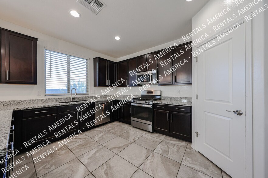 Building Photo - 17965 W Encinas Ln