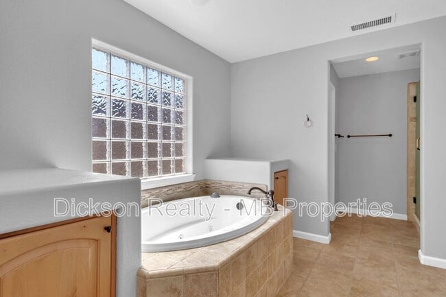 Building Photo - 2125 Peaceful Valley Dr