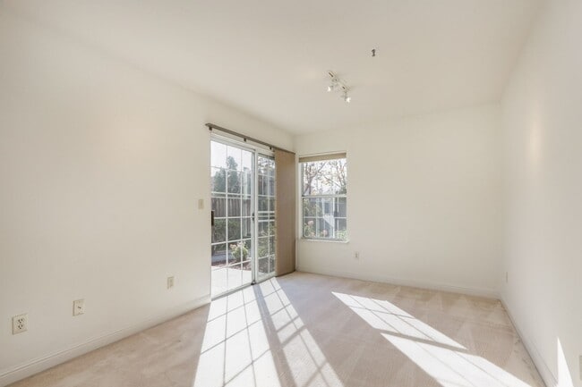 Building Photo - 3 Bed / 3 Bath single family home with huge backyard in Foster City. YouTube tour!!