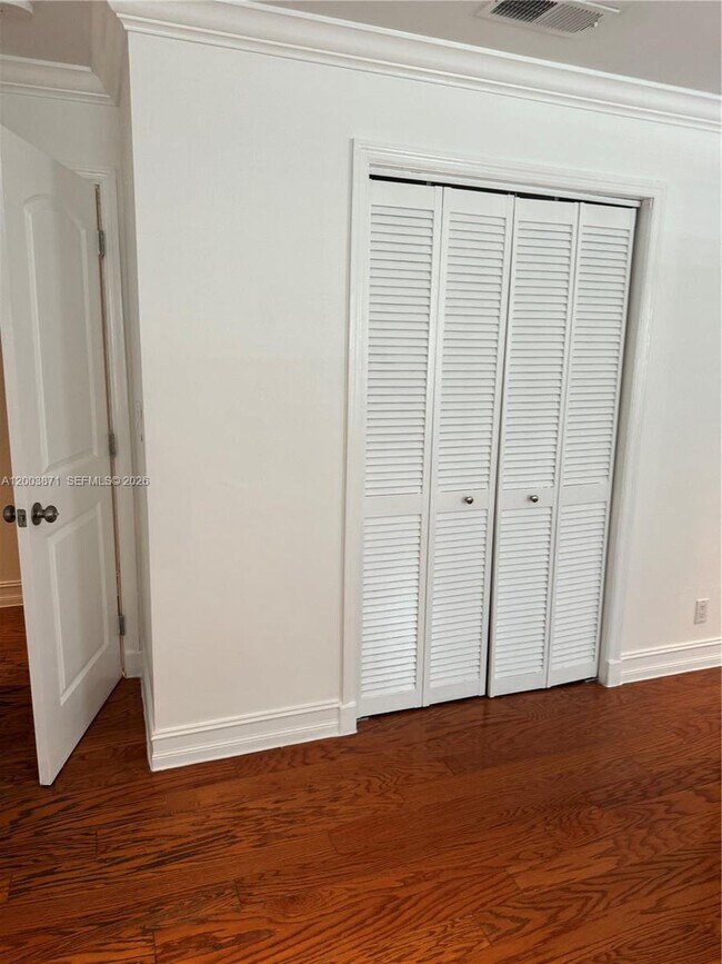 Building Photo - 3920 Woodside Dr