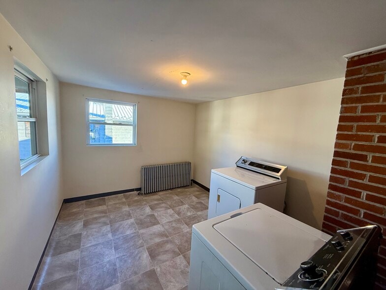 Building Photo - 17 2nd St