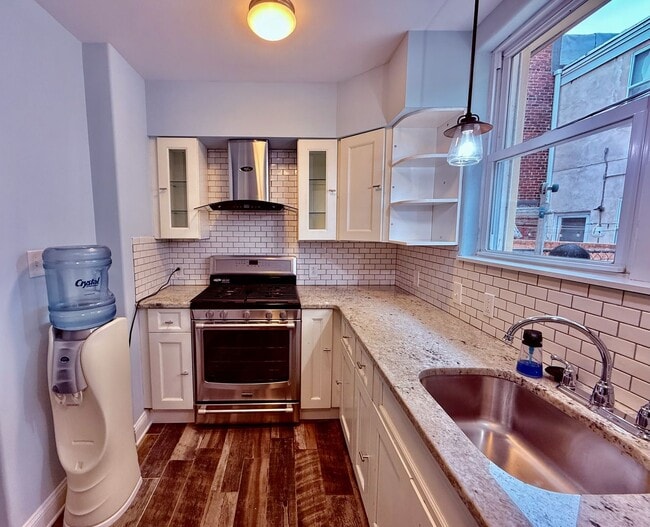 Building Photo - 2+ BED/1.5 BA Solid HOUSE in great East Passyunk/LOMO location w/ Central AC-HARDWOOD Flooring-WA...