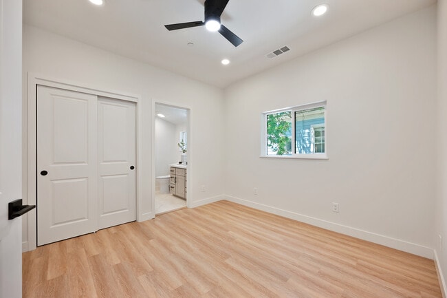 Building Photo - 2009 Chinatown Alley