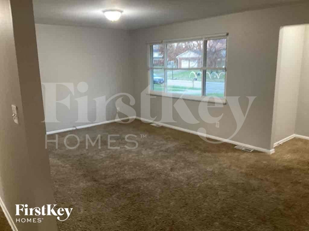 Building Photo - 1745 Pinebluff Ln