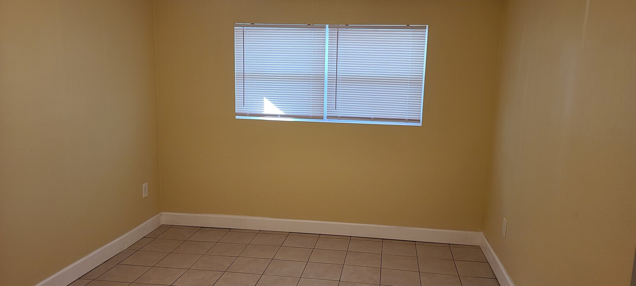 Building Photo - 4691 Pleasant Valley Ct