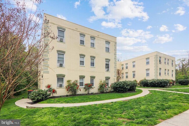 Building Photo - 4703 Ravenswood Rd