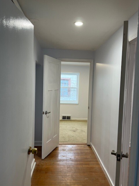 Building Photo - 151 W Glen Ln