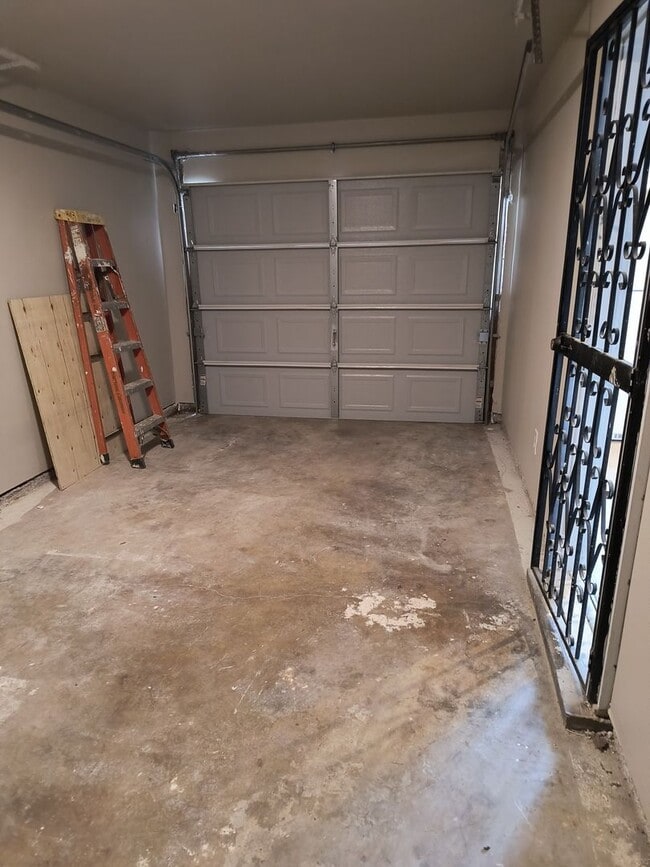 Building Photo - Single Family Home for Rent