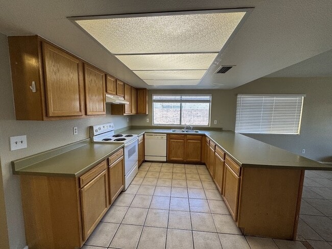 Building Photo - 5339 W Yucca St