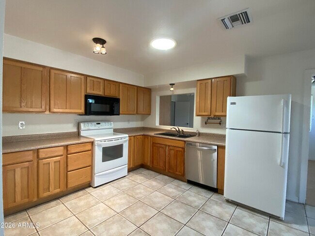 Building Photo - 6728 W Vogel Ave