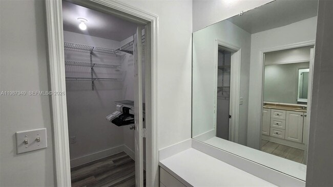 Building Photo - 841 NW 81st Ave