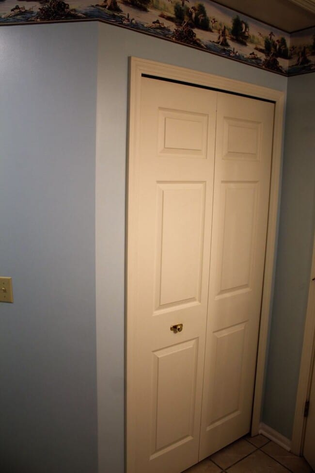 Building Photo - Available Now!- 2 Bedroom Condo In Davison