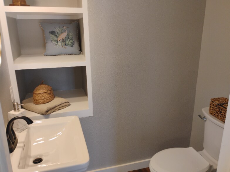 Building Photo - 1120 Rigsby Ave