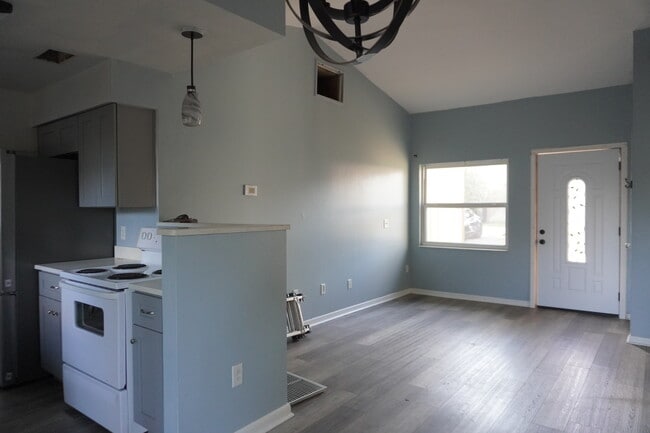 Building Photo - Andelijno Duplex Home