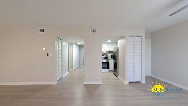 Building Photo - Expansive waterfront covered patio off this fully renovated Fort Walton Condo!