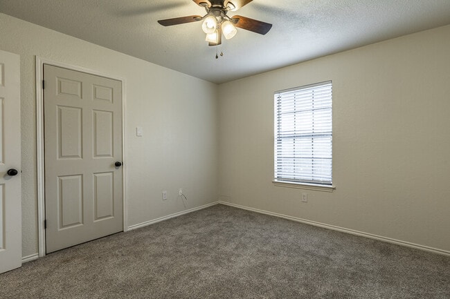 Building Photo - 112 Marylee Dr