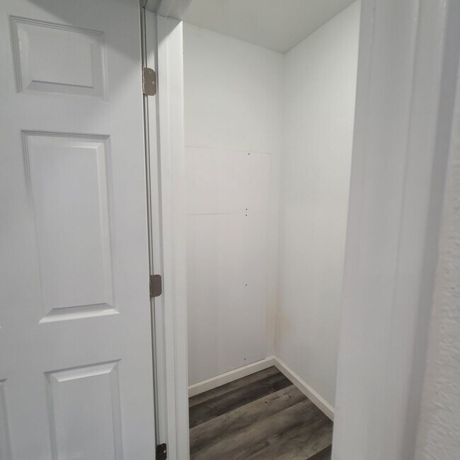Building Photo - 407 E Doxey St