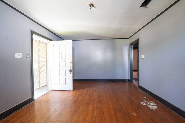 Building Photo - 3948 Carlton St