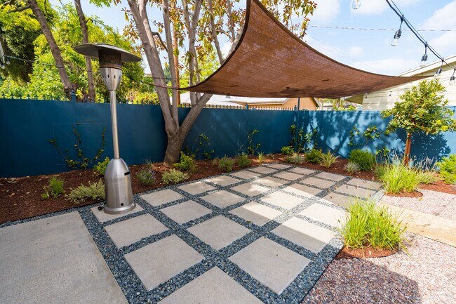Building Photo - 1460 Yosemite Dr