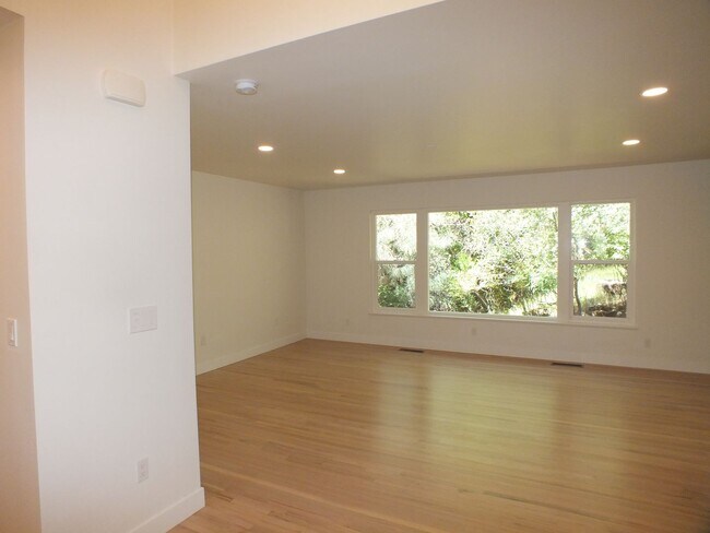 Primary Photo - Remodeled 3/2 Placerville home near downtown and Marshall Medical!