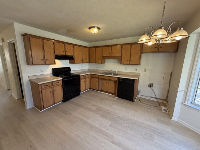 Building Photo - 304 Clearlake Ct