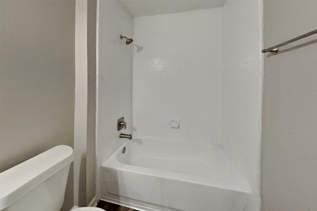 Building Photo - 18206 Gravenhurst Ln