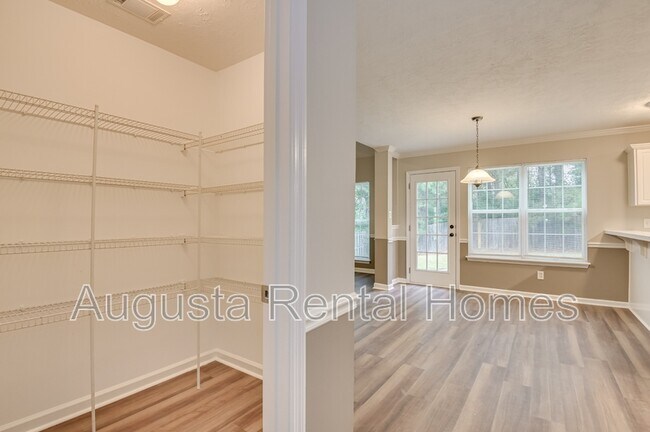 Building Photo - 7640 Pleasantville Way