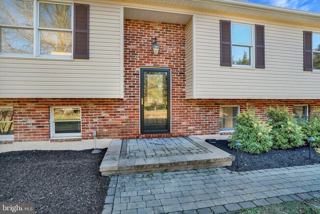 Building Photo - 5400 Curly Hill Rd