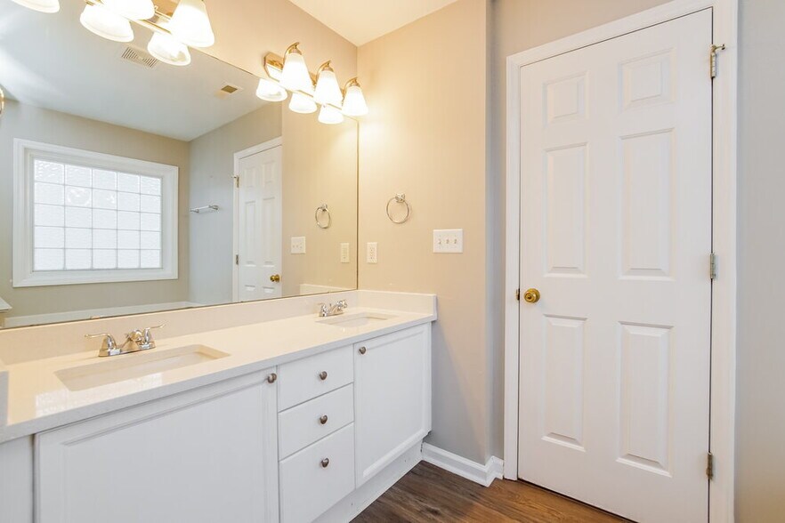 Building Photo - 224 Stansbury Ln